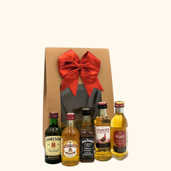 „Barrel Legends„ whisky ajándékcsomag rendelés - ajándék házhozszállítás